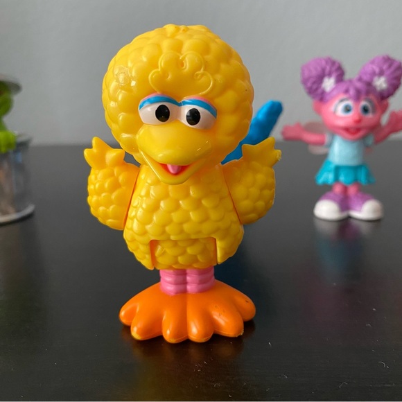 Sesame Street Neighborhood Friends, 6-piece Poseable Figurines - Picture 7 of 11